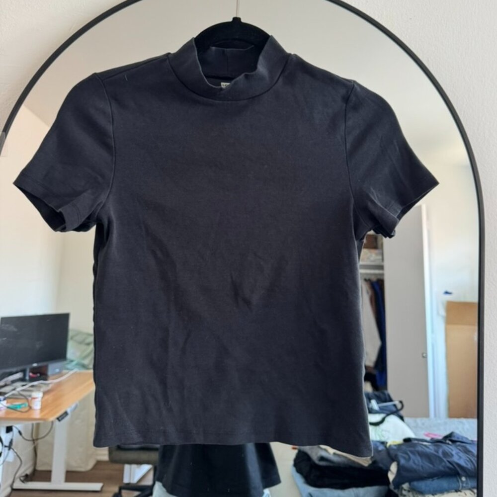 Levi’s Classic Black Mock Neck Short Sleeve Women's Tee